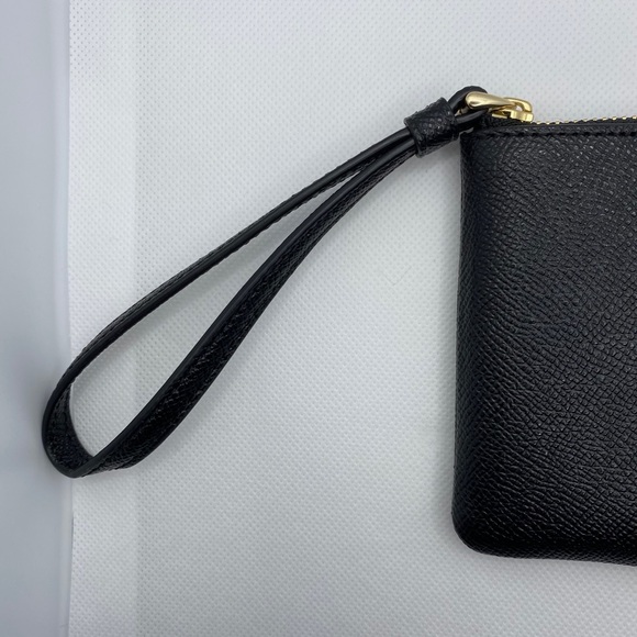 HP🎉 Coach Wristlet - Picture 6 of 6